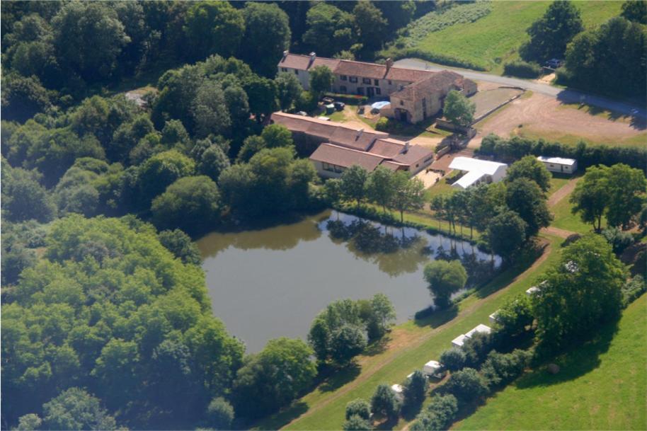 Hotel Logis De L'Aubonniere Chaille-sous-les-Ormeaux Exterior foto